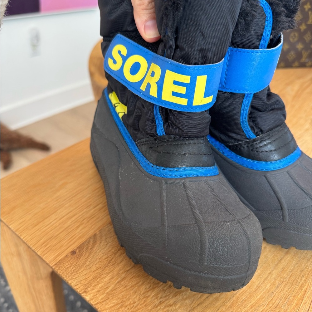 Kids LIKE NEW Sorel Black and Blue Winter Boots - Picture 2 of 6